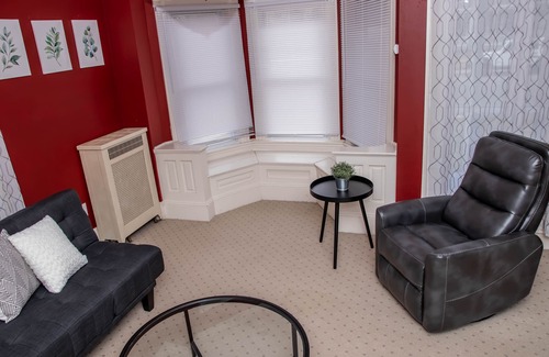 Westside Norwich House | 5 Bedroom Norwich House - 7 Minutes to Mohegan