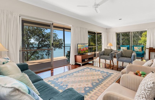 Boreen Point House | 5-Bedroom Oasis with Private Beach.