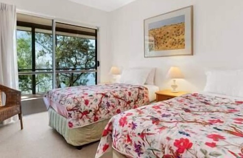 Boreen Point House | 5-Bedroom Oasis with Private Beach.