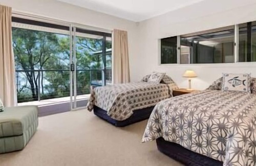 Boreen Point House | 5-Bedroom Oasis with Private Beach.