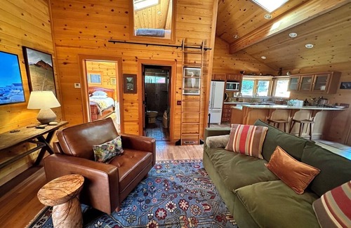 Point Arena House | 5 bedroom redwood stone art retreat 5 minutes from the beach