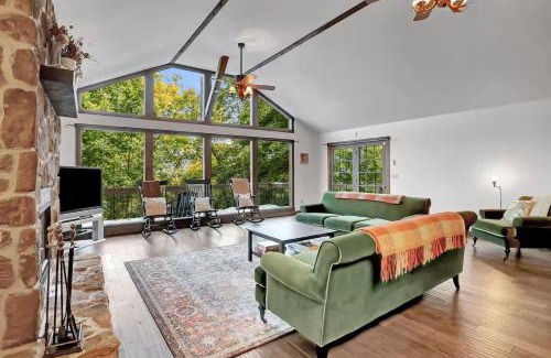 Berkeley Springs Ski Chalet | 5 Bedroom Suites Hot Tub Jacuzzi Tub & Game Room