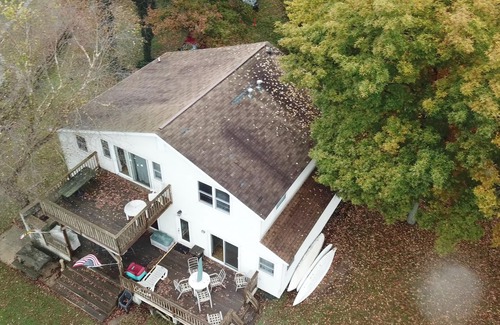 Perryville House | 5-bedroom vacation home 5 minutes from historic Charlestown