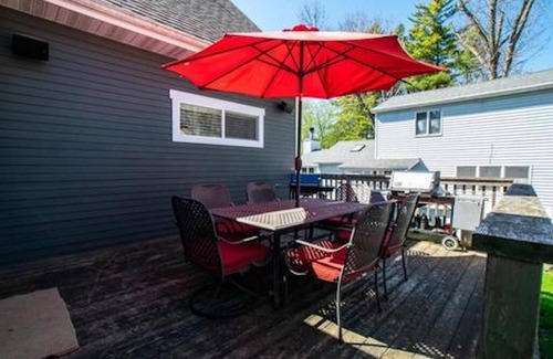 Delavan Lake House | 5-bedroom vacation home just 9 minutes to Geneva Lake