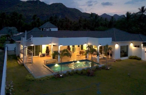 Sam Roi Yot Villa | 5 bedroom villa engulfed by peaks and beaches in a non spoiled part of Thailand