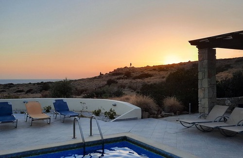Makry Gialos Villa | 5-bedroom villa with heated pool, sea and mountain views, 5 minutes from the center of town