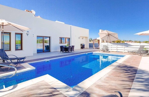 Prodromi Villa | 5 bedroom villa with games room and private pool