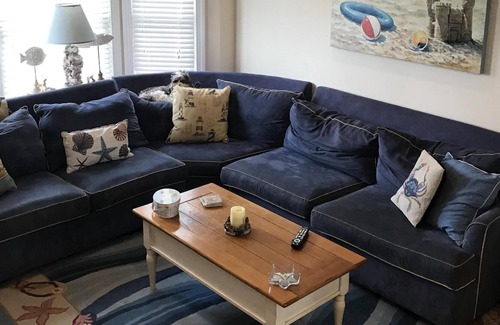 Normandy Beach House | 5 bedrooms in Silver Beach! 1 block to beach.