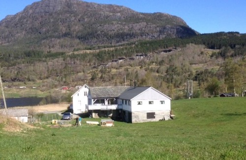 Herand House | 5 bedrooms, large apartment on farm, nice view and nature