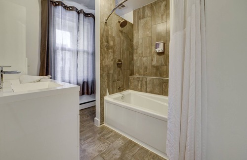 Saint-Jean-Baptiste Apartment | 5 Bedrooms Location & 10 Minute Walk TO Old Québec