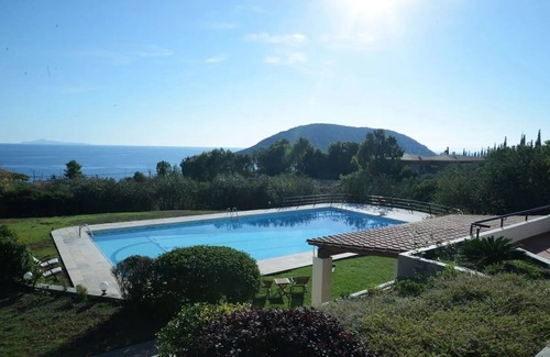 Anavyssos Villa | 5 bedrooms (shared pool with 1 house)