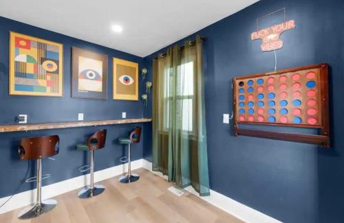 Glen Echo Apartment | 5 Bedrooms Sleeps 14 Hot Tub Fire Pit