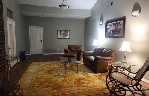Bloomington House | 5 bedrooms with pool, decks and basketball court