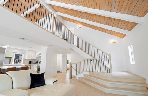 Hollywood Beach House | 5 beds 4 Bedroom 5 bath New Seaside Oasis pool/ping pong table