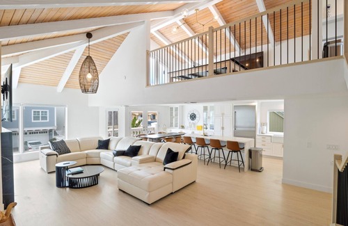 Hollywood Beach House | 5 beds 4 Bedroom 5 bath New Seaside Oasis pool/ping pong table