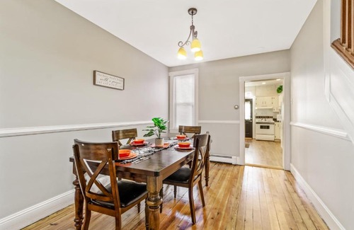 Lancaster Apartment | 5 Beds . Great for Families and Vacationers
