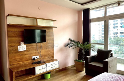 Gurugram House | 5 BHK entire floor best for parties