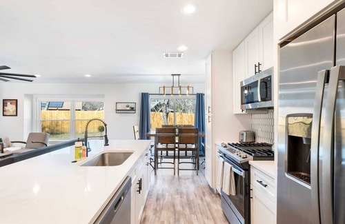 Franklin Park House | 5 BR, 10 min to DT, Sleeps 10, Pet Friendly