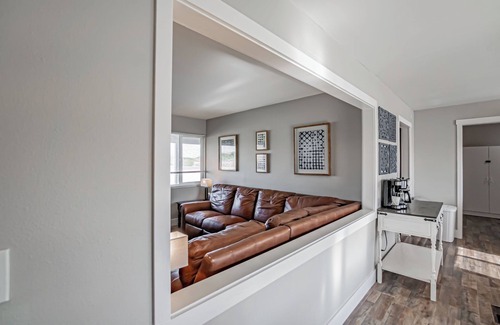 Caldwell House | 5 BR-2 Kings, 2 Fridges, Contractors/Insurance