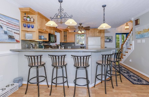 Henrico House | 5 BR, 3.5 Bath, Game Room, Kayaks, Paddle Boards, PETS WELCOMED!
