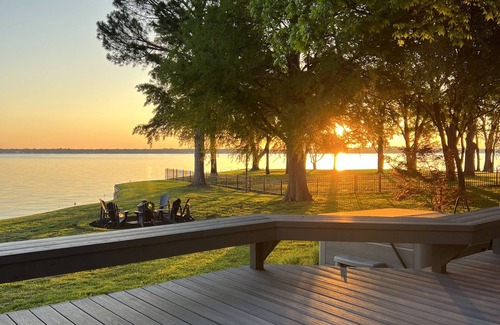 Cedar Creek Reservoir House | 5 BR/4BA OPEN water lake view with Gameroom/hot tub, ready for Family Fun!