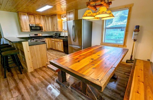 Gardiner House | 5 br house with gorgeous mountain and river view by Yellowstone