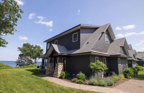 Nisswa Cottage | 5 BR Lake House on Shores of Beautiful Gull Lake - Families or Couples Getaway