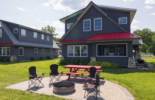 Nisswa Cottage | 5 BR Lake House on Shores of Beautiful Gull Lake - Families or Couples Getaway