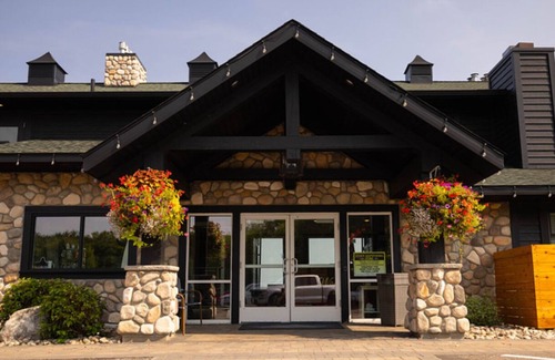 Nisswa Cottage | 5 BR Lake House on Shores of Beautiful Gull Lake - Families or Couples Getaway