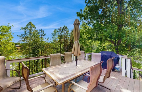 Mineral House | 5 BR lakefront home with private dock, boathouse and firepit/kayaks