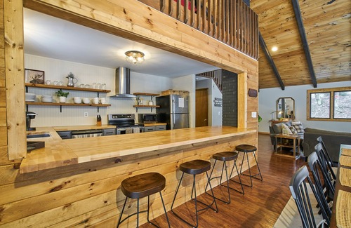 Banner Elk Cabin | 5 BR*On 7 Acres* HUGE Gameroom* Hot Tub* King Bed *10 mins to Sugar Mtn*