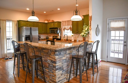 Newell House | 5 BR QUIET Waterfront Spacious Lakehouse on Lake
