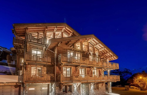 Les Almes Ski Chalet | 5* Chalet with sauna, Jacuzzi, relaxation room and parking in Tignes
