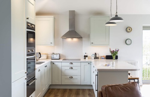 Bantham House | 5* cosy, dog-friendly holiday cottage with exceptional views of nearby beach