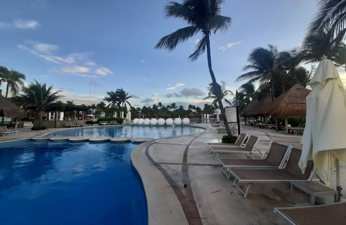Villa Juarez Resort | 5 Diamond Resort waiting for you. Luxurious fully furnished villa.