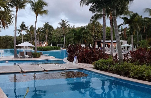 Villa Juarez Resort | 5 Diamond Resort waiting for you. Luxurious fully furnished villa.