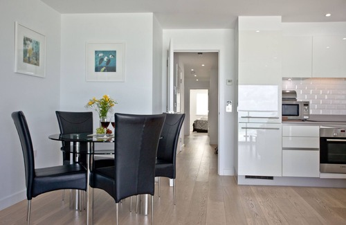Newquay Apartment | 5 Fistral Beach, Newquay - an apartment that sleeps 4 guests in 2 bedrooms