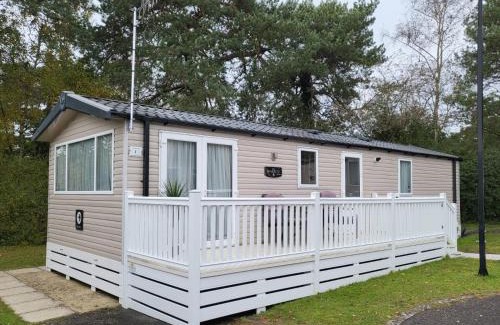 Ringwood Cabin | 5 Geranium, Holiday Home in Oakdene Forest Park