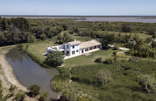 Saintes-Maries-de-la-Mer House | 5* holiday home, comprising 5 bedrooms and living areas