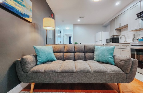 Center City Apartment | 5 King Beds/2 Free Driveway Parking/Pool Table
