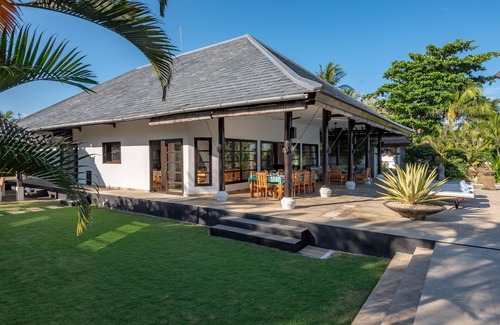 Dencarik Villa | 5 Lovina Beach Villa 20p, for big Groups! Yoga and Meditation!