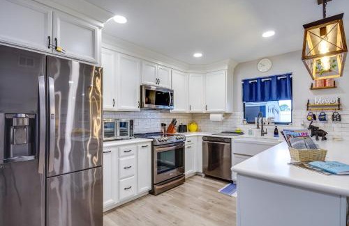 Jupiter Village House | 5 Mi to Beach Jupiter Townhome with Pool Access