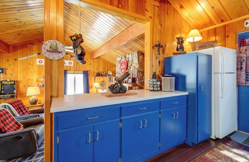 Sugarloaf Cabin | 5 Mi to Big Bear Lake: Pet-Friendly Gem Near Hikes