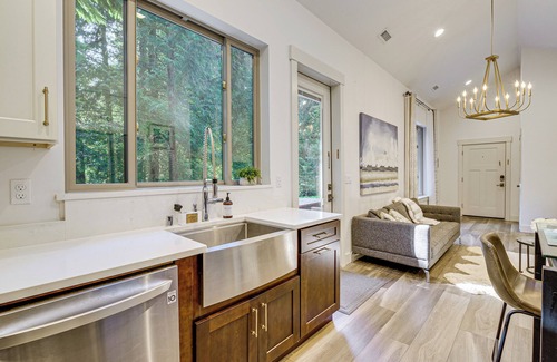 Redmond House | 5 Mi to Chateau Ste Michelle: Creekside Escape!