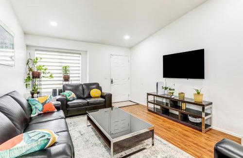 Aurora House | 5 Mi to Cherry Creek State Park Home with Yard!
