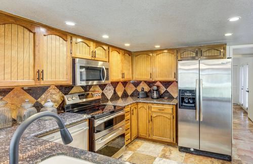 Yuma Apartment | 5 Mi to Colorado River: Yuma Gem w/Pool Access!