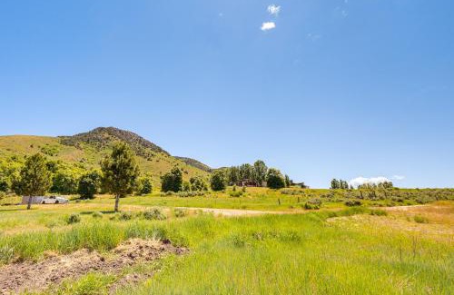 Swanlake House | 5 Mi to Devil Creek Reservoir Idaho Farmhouse!