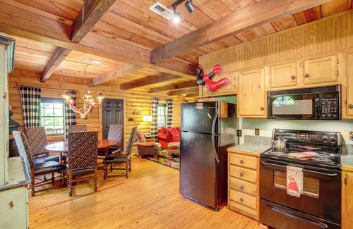 Asheville Cabin | 5 Mi to Dtwn Asheville: Tranquil Cabin Retreat!