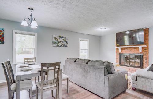 Fayetteville House | 5 Mi to Dtwn Family-Friendly Fayetteville Home!