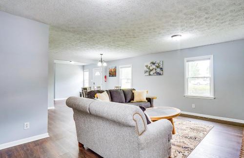 Fayetteville House | 5 Mi to Dtwn Family-Friendly Fayetteville Home!